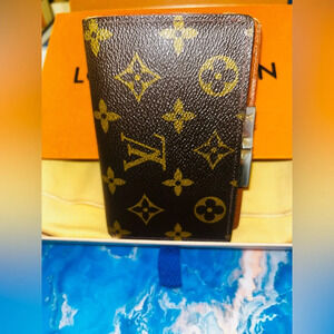 🍀 Louis Vuitton vintage monogram kiss lock wallet, GUC.